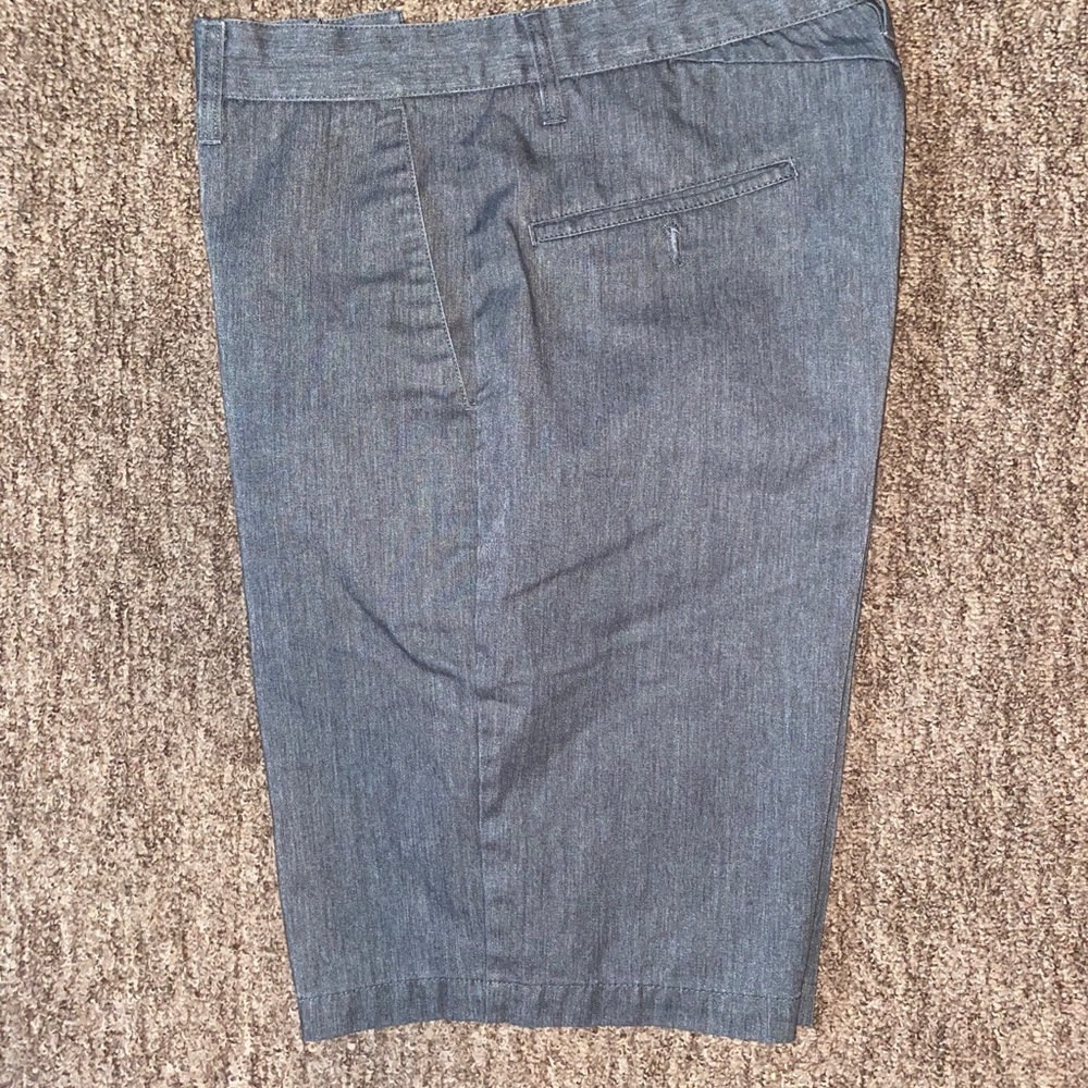 Volcom shorts - Picture 4 of 4